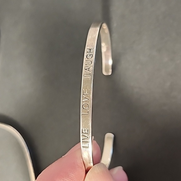Three silverplated open bracelets - "Joy"- "Live, Love, Laugh" - "Peace" - Picture 6 of 13